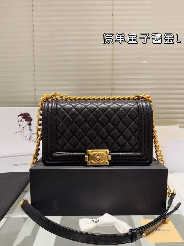 全套包装 原单牛皮 Chanel leboy经典辣妈包上新 这个太美啦简直原版18k鎏金 真是美呆啦独家首发.小香肩背斜挎款.原版品质.整体效果超级赞.明星同款