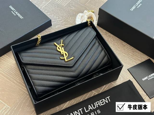 YSL WOC 鱼子酱牛皮 链条包信封包ysI家当之无愧的入门经典款 超级耐燥这个皮质真的是我最爱的皮质之一不怕刮牛皮的纹理也有质感 相比金链我更喜欢链非常耐看