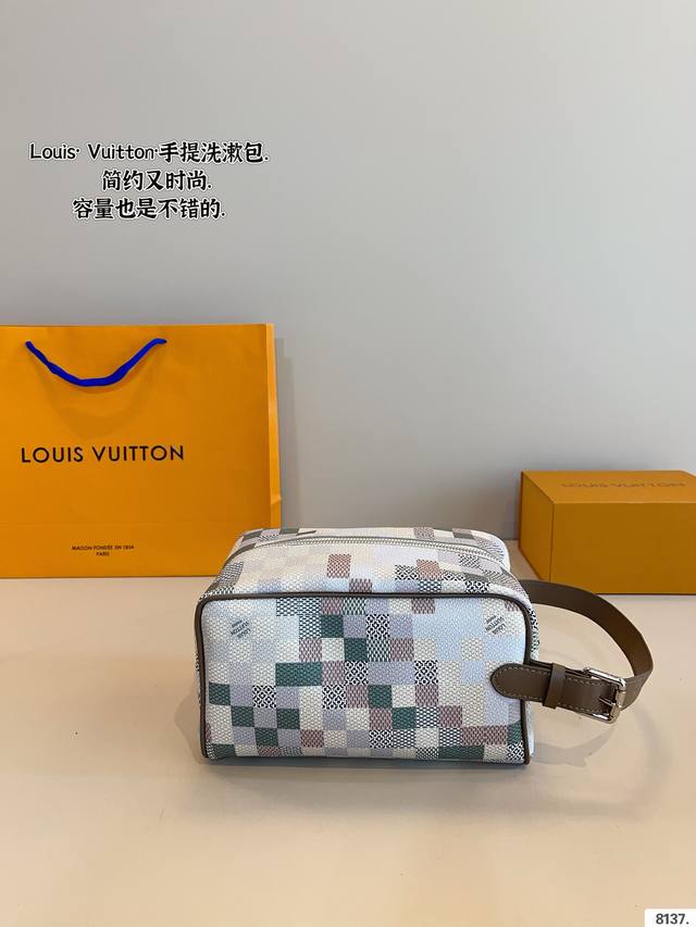 LV 2025 新款 CHRISTOPHER 新品配色 洗漱包 手袋邮差包 超大容量.尺寸：23*14*12cm