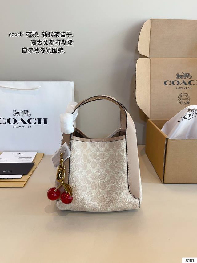 配礼盒 蔻驰 新品LANA 菜篮子 COACH 新款 LANA 升级版小菜篮 优雅可爱 UP 内设吸扣小隔层，细节满满 皮质手感柔软舒适，异常好ru日 尺寸 ：