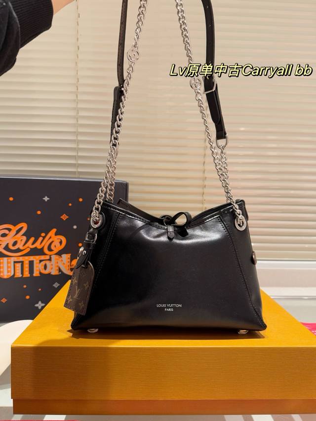 专柜礼盒 size：25*18cm carryall bb来袭 新款链条拼接肩带 Lv 最强者CarryAll， 可爱休闲都ok哈 carryall是真的强！