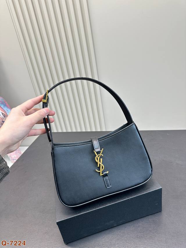 YSL圣罗兰 春季奶呼呼的圣罗兰腋下包YSL ZF÷ Saint Laurent LE 5 A 7 HOBO BAG IN SMOOTH LEATHER 腋下包