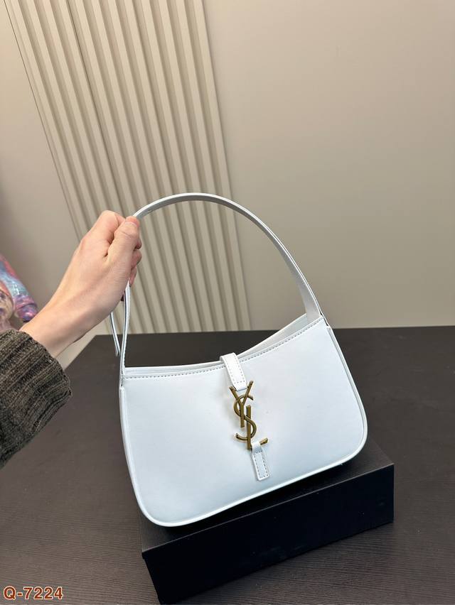 YSL圣罗兰 春季奶呼呼的圣罗兰腋下包YSL ZF÷ Saint Laurent LE 5 A 7 HOBO BAG IN SMOOTH LEATHER 腋下包