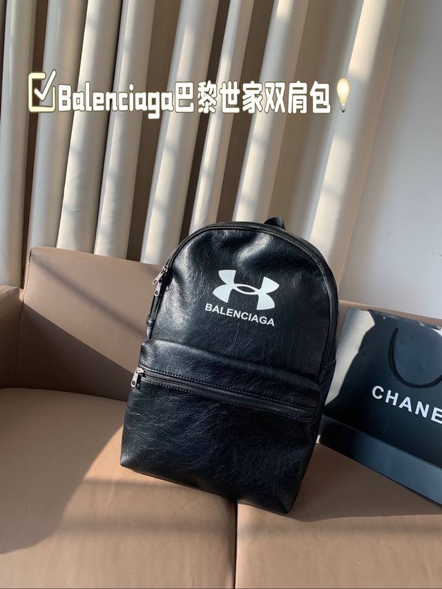 Balenciaga巴黎世家双肩包 巴黎世家 男女皆可 百搭休闲 容量超惊人 重点是真的很轻便 设计也很简约耐看 尺寸 26 37