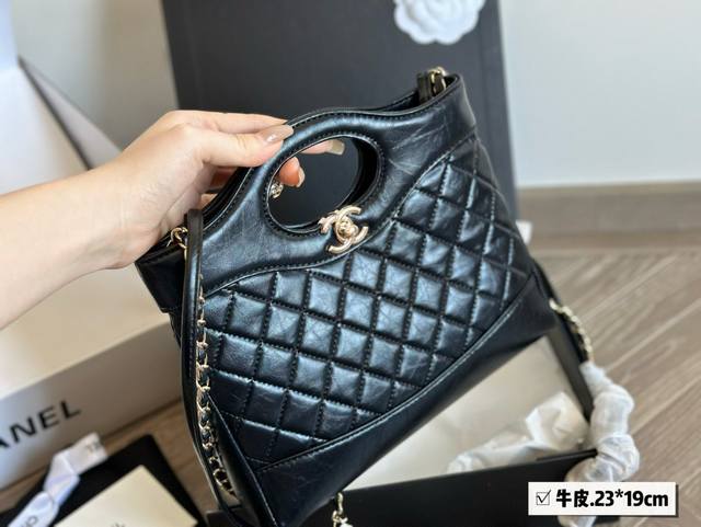 配盒 牛皮 size：23*19cm 小香家 23a值得入手的31bagmini Chanel又又又复刻了 新款31bag出了minisize 这谁顶得住 小香