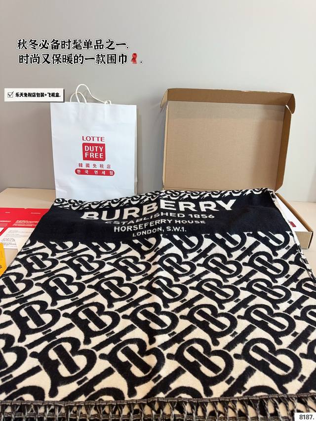 配礼盒. BURBERRY .围巾 最温柔的配色 超有氛围感的 羊绒围巾~ 这么好看的围巾你还不赶紧定吗