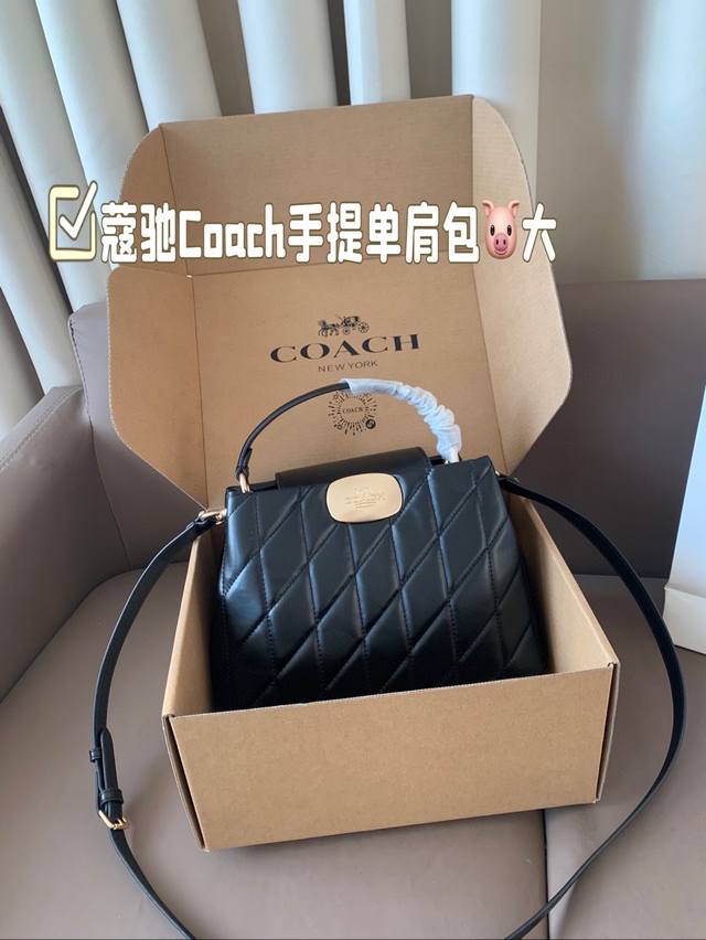 大号 配盒子 蔻驰Coach 上新，这回又沦陷了 蔻驰设计师这得多能耐款式慵懒风十足 被Hadley肩包和菜篮子拿捏了尺寸：25 18