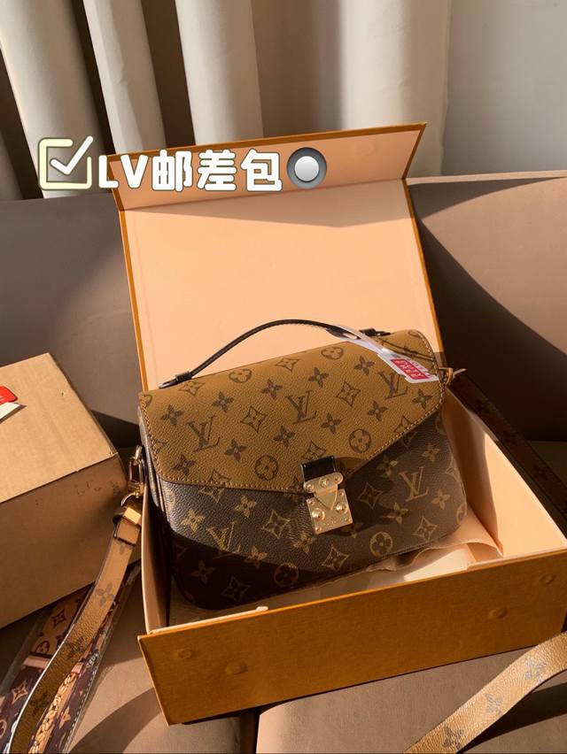 折叠盒飞机盒 LV老花邮差包正解一性价比之王 LV入门级一 款超级推荐 希望我的小仙女们都可以拥有它 绝对是我最爱包包 尺寸25*18