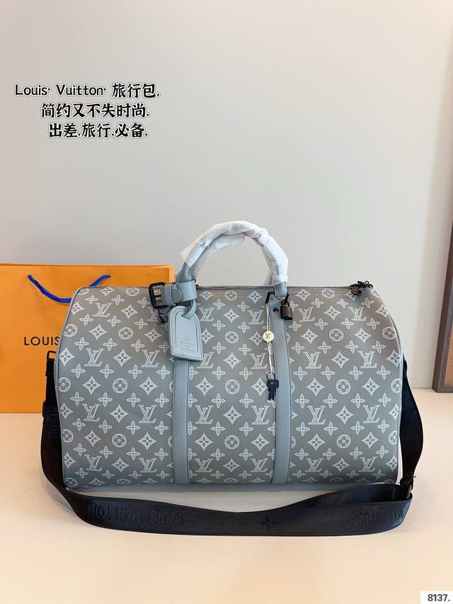 LV 旅行包 超酷中LV KeePall联名款旅行袋 LVKeePall 出差旅行最常用的一只包 这是超酷的一只包 可以做健身包，也可做旅行袋 容量超级感人非常