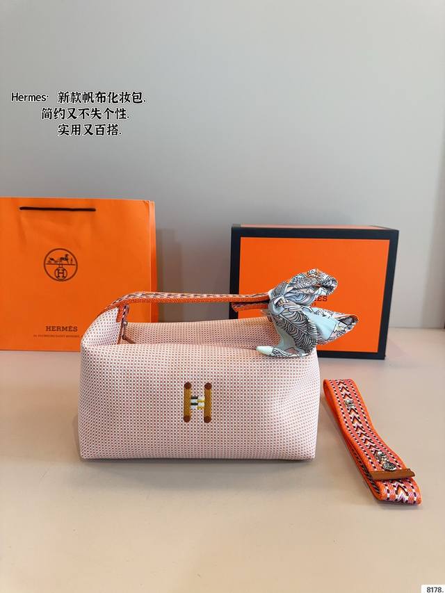 配礼盒. 爱马仕饭盒 Trousse Trousse Bride-A-Brace 洗漱包，稍微加个丝巾就可以变成精致手拎包了！ 帆布的材质随性旦休闲 容量感人