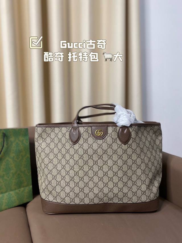 Gucci古奇 酷奇 托特包最适合洒脱随性的小仙女，这款Tote 购物袋它整体的设计 都是属于简洁大方的类型 尺寸38.28