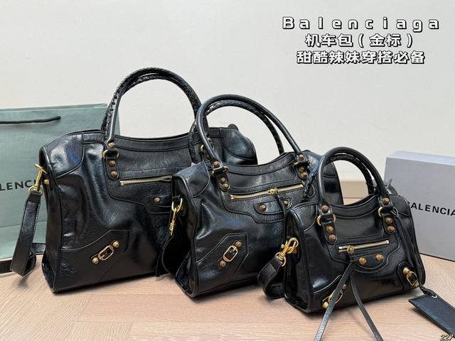 Balenciaga 金标 巴黎世家机车包 仙女的背包 完完全全 被迷上啦 仿佛进入仙境般 是每个可爱的小仙女必备 尺寸45 26 36 22 25 16