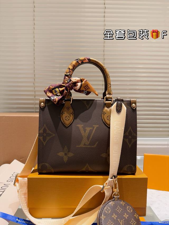 Lv onthego 原单 折叠礼盒 原单品质 Lv A B面原料 onthego妈咪袋 性价比之王这是一款超赞的包型，灵感来自于恶搞Lv的街头品牌，曾经的曾经