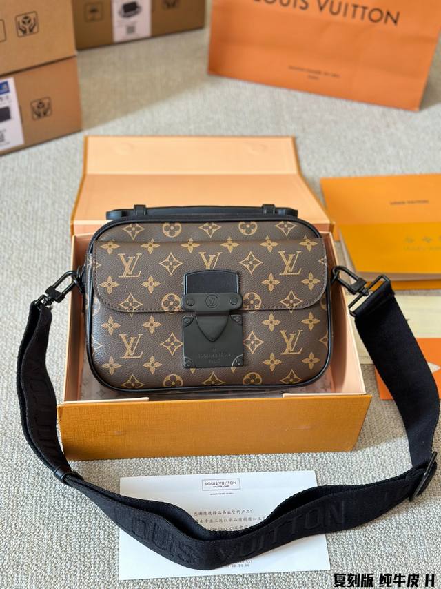 顶级原单 纯牛皮 I LOUIS VUITTON S Lock sling 牛皮 经典老花压纹 帅气轻便 实用男包推荐 潮男必入款的卜v S-lock邮差包 尺