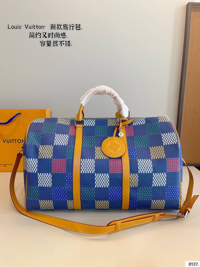 LV 旅行包 超酷中LV KeePall联名款旅行袋 LVKeePall 出差旅行最常用的一只包 这是超酷的一只包 可以做健身包，也可做旅行袋 容量超级感人非常