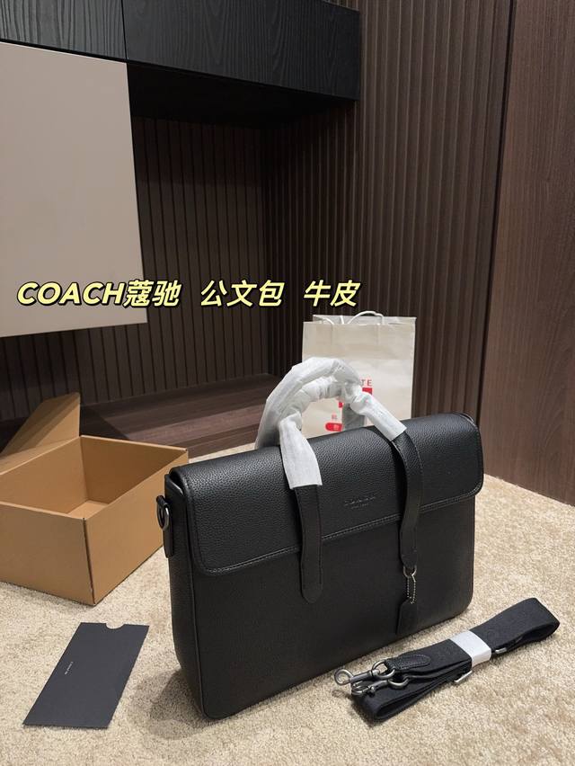 头层牛皮 尺寸38.27蔻驰 公文包 Coach格调满满，自带一股低调沉稳儒雅的气息！版型挺阔，很有型！越用越有沉淀的味道！更加低调、沉稳！！可单肩可斜挎，不分