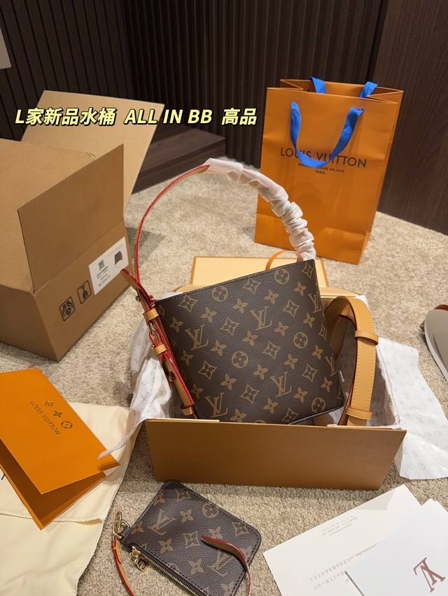 纯皮 全套包装尺寸17.18lv 新款 All In Bb 水桶包容量大 长得好看 各种背法 用了都换不掉的包谢谢Baby 好久没有买包了 开心好像有四个色 我