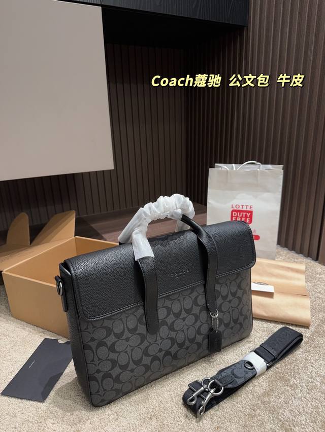 头层牛皮 尺寸38.27蔻驰 公文包 Coach格调满满，自带一股低调沉稳儒雅的气息！版型挺阔，很有型！越用越有沉淀的味道！更加低调、沉稳！！可单肩可斜挎，不分