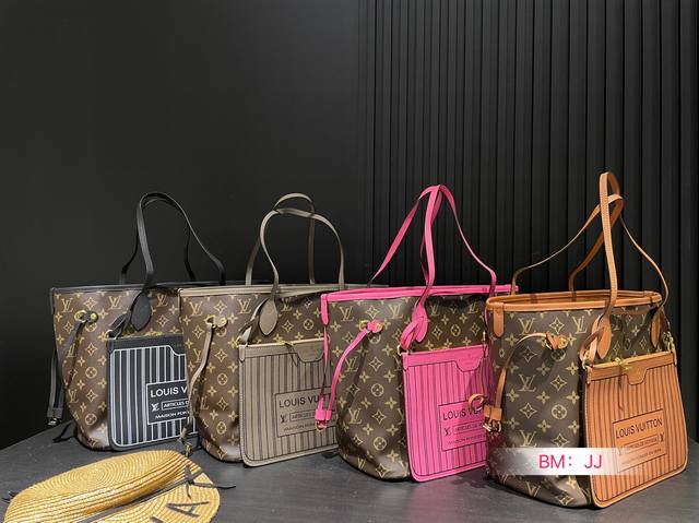 Lv 双面购物袋托特包neverfull 经典手袋，设计的内袋采用了清新的织物内衬，明快的内衬色调为 Monogram 经典帆布增加了更多活泼生动之感。粒面皮革