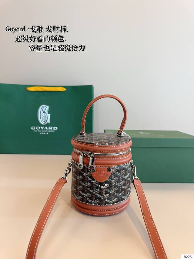 配礼盒戈雅 Goyard 发财包.时尚超实用超百搭出街最爱就是它了 容量超级可，爱了爱了谁能抵得住这波 太精致可爱了尺寸：12*12*15Cm