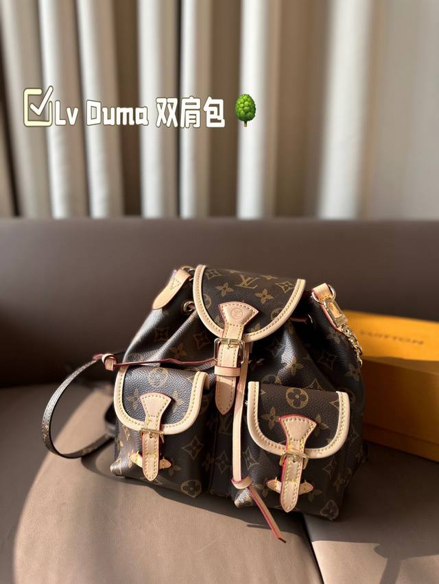 折叠礼盒包装lv 也有Duma 双肩包啦 M46932 这款玲珑且实用的Excursion小号背包采用Monogram帆布材质，配以皮革饰边。洋溢徒步风度。主隔 - 点击图像关闭