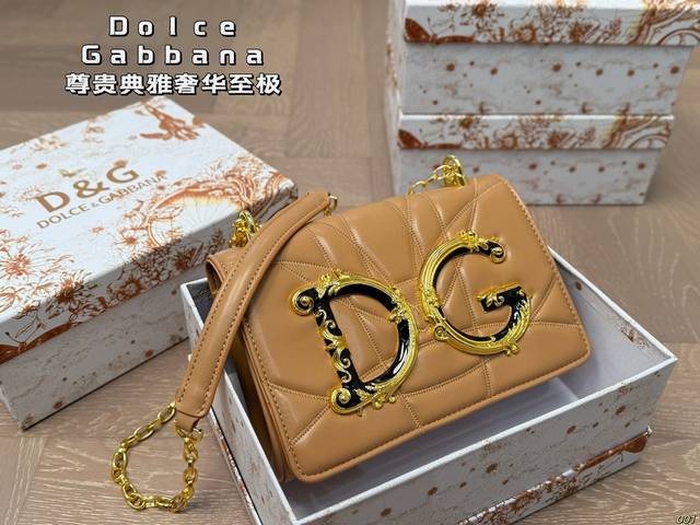 配盒dolce & Gabbana 杜嘉班纳Dg斜挎包尊贵典雅的外形优质面料 奢华至极与生俱来的英伦气息高端品质独家订制 尺寸： 22 14 - 点击图像关闭