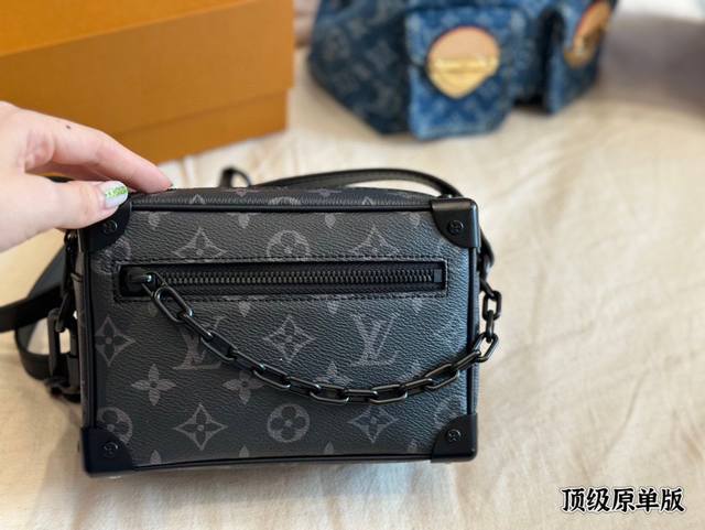 原单版 l Lv Keepall 牛皮 v老花Soft Trunk男女通用的方盒子，简直绝了。“。Soft Trunk老花盒子包男装艺术总监Virgilablo