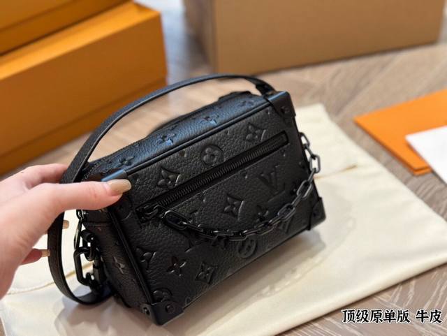 牛皮 l Lv Keepall 牛皮 v老花Soft Trunk男女通用的方盒子，简直绝了。“。Soft Trunk老花盒子包男装艺术总监Virgilabloh