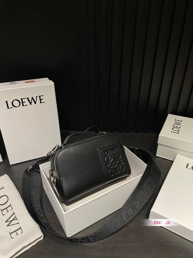 配盒loewe 罗意威保龄球相机包推荐！推荐！高级感 洋气百搭男生、女生都可以背尺寸：18 12