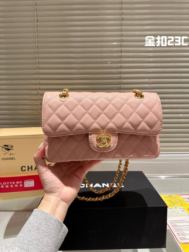 原单品质 “复刻版 Chanel 23Cm Cf ”chanel礼盒专柜包装无疑是个美胚子简直就是狙击小仙女们心脏的利器珍珠女孩的优雅与温柔就像珍珠本身的特质光