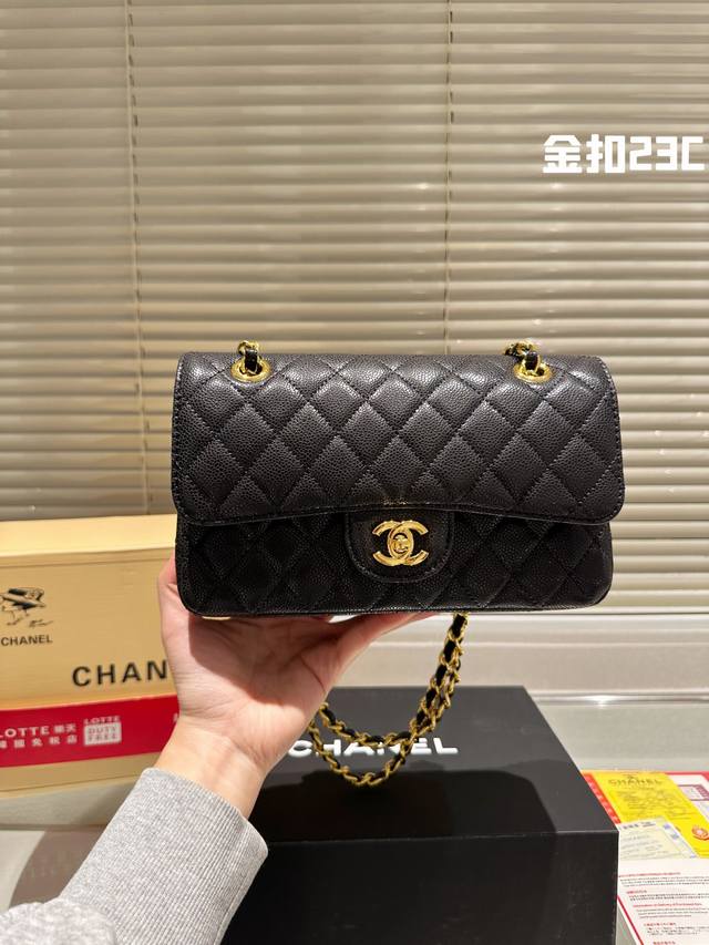 原单品质 “复刻版 Chanel 23Cm Cf ”chanel礼盒专柜包装无疑是个美胚子简直就是狙击小仙女们心脏的利器珍珠女孩的优雅与温柔就像珍珠本身的特质光