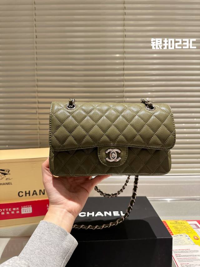 原单品质 “复刻版 Chanel 23Cm Cf ”chanel礼盒专柜包装无疑是个美胚子简直就是狙击小仙女们心脏的利器珍珠女孩的优雅与温柔就像珍珠本身的特质光 - 点击图像关闭