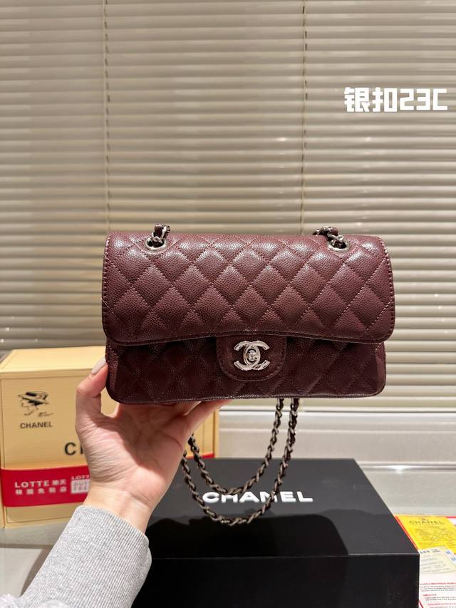 原单品质 “复刻版 Chanel 23Cm Cf ”chanel礼盒专柜包装无疑是个美胚子简直就是狙击小仙女们心脏的利器珍珠女孩的优雅与温柔就像珍珠本身的特质光