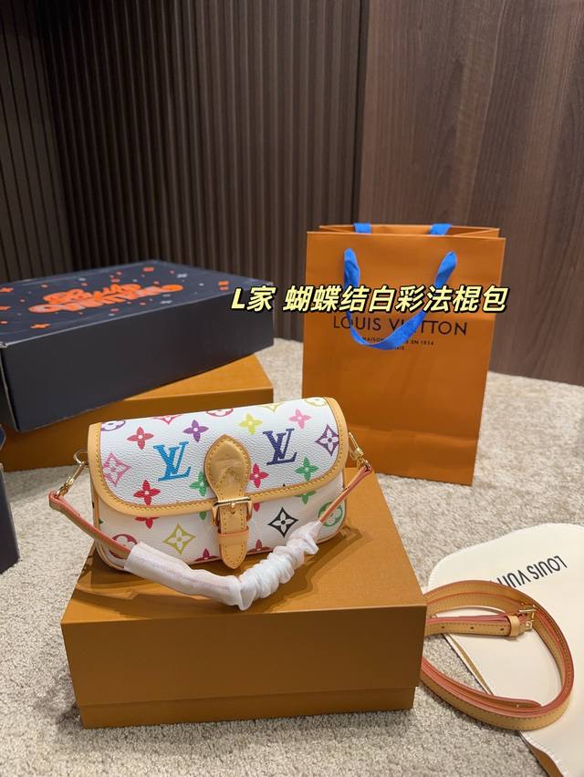 纯皮小号 全套包装尺寸18.10lv Speedy Nano 法棍包包包的尺寸较为小巧，通常长度在19厘米左右，属于迷你包的范畴。小巧的尺寸使其看起来精致可爱，