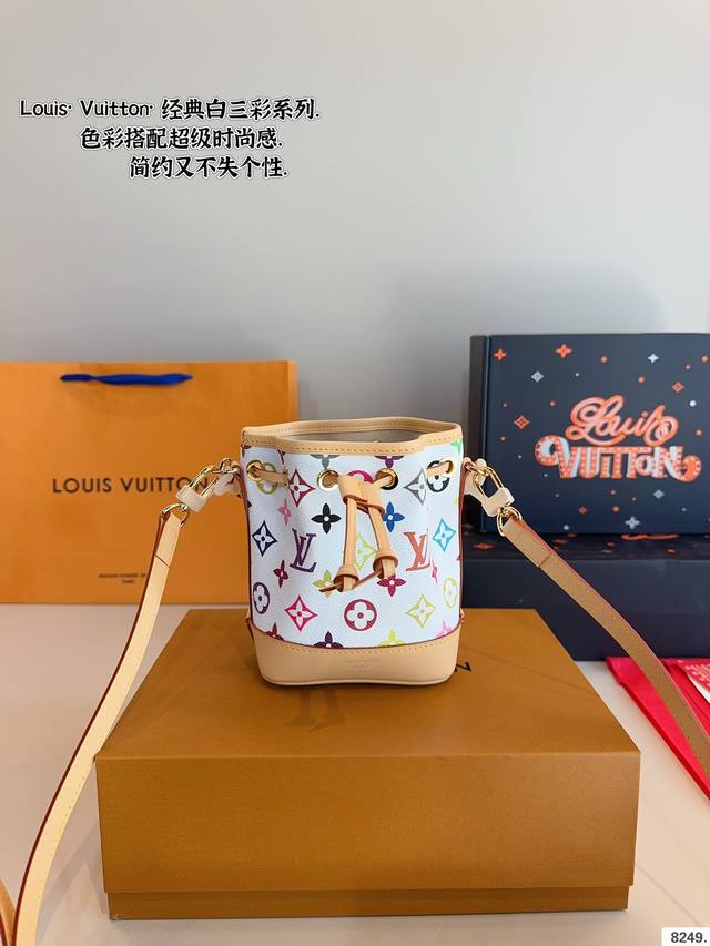 配礼盒. Lv 村上隆联名新款 Nano 抽绳小水桶今天和大家分享全网抢先看L家 2024新款，最新Trio Mini Icones實物图和性价比分析来啦。分别