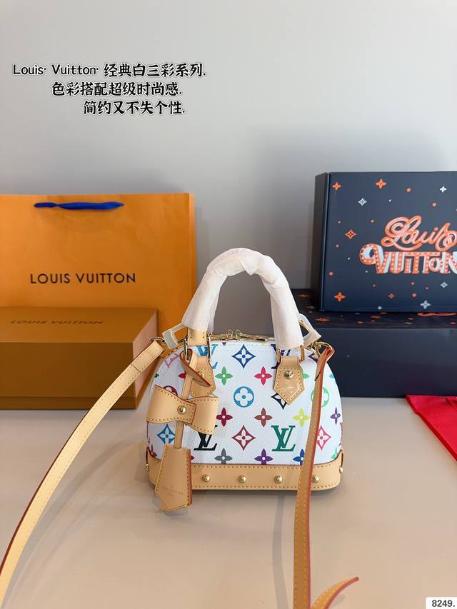 配礼盒lv 路易威登 村上隆白三彩 贝壳包 新品系列最新Teddy系列高版本 贝壳包 手感超级好 搭配起来超级美腻 超级推荐 走秀款同步 上身效果好 原版五金带