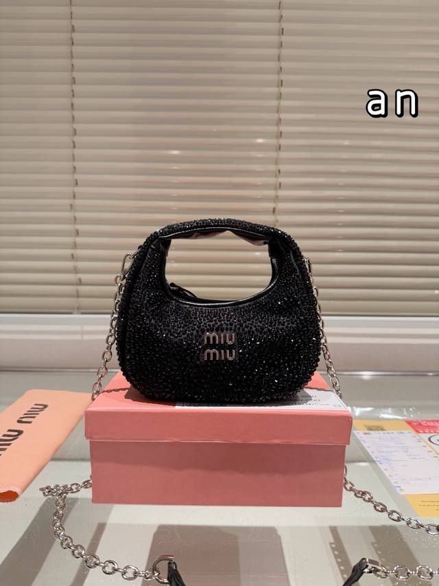 Miumiu链条包钻款新品 超可爱配礼盒尺寸18.10