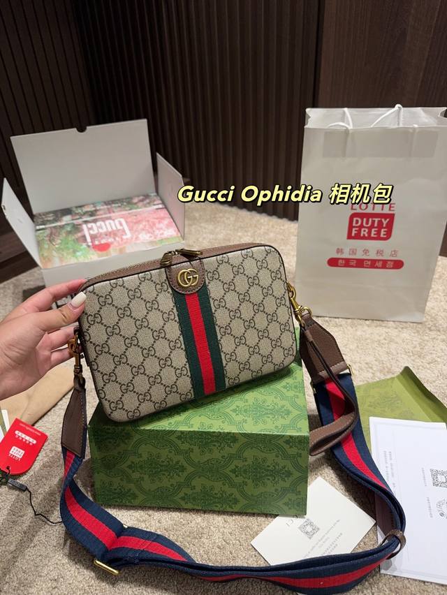 全套包装尺寸23.16酷奇Gucci Ophidia 相机包经典系列造就独一无二的设计加上独具一格的时尚在哪里都具有潮酷风格