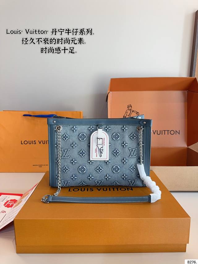 配礼盒. Lv 丹宁牛仔购物袋 可变形 超级帅气的包，背上去就是这条街回头率最高的妞，逛街购物就可以背它，买的东西统统装里面，出差的时候也可以背它，配衣服是很A