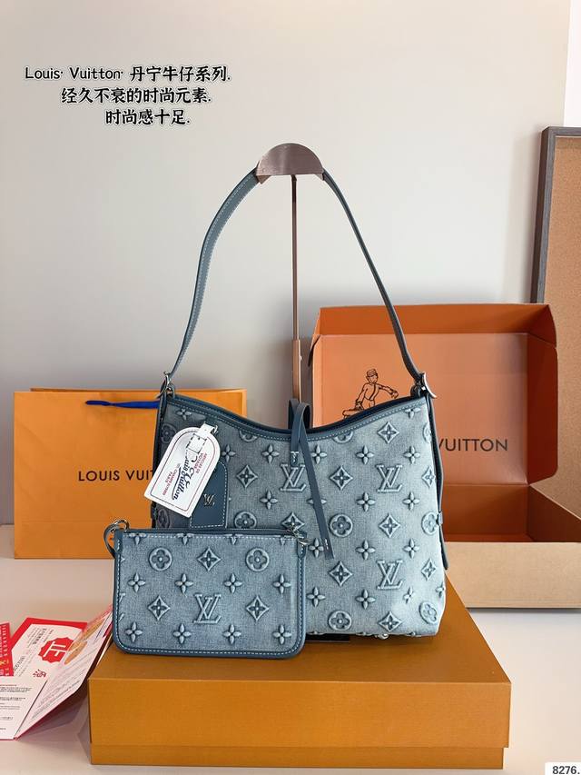 配礼盒.lv 丹宁牛仔Carryall 新款通勤包颜值实用carryall V7月新款，可斜挎、单肩。容量保证，敞口磁铁吸内扣取放平板小电脑非常方便，设计比Ne