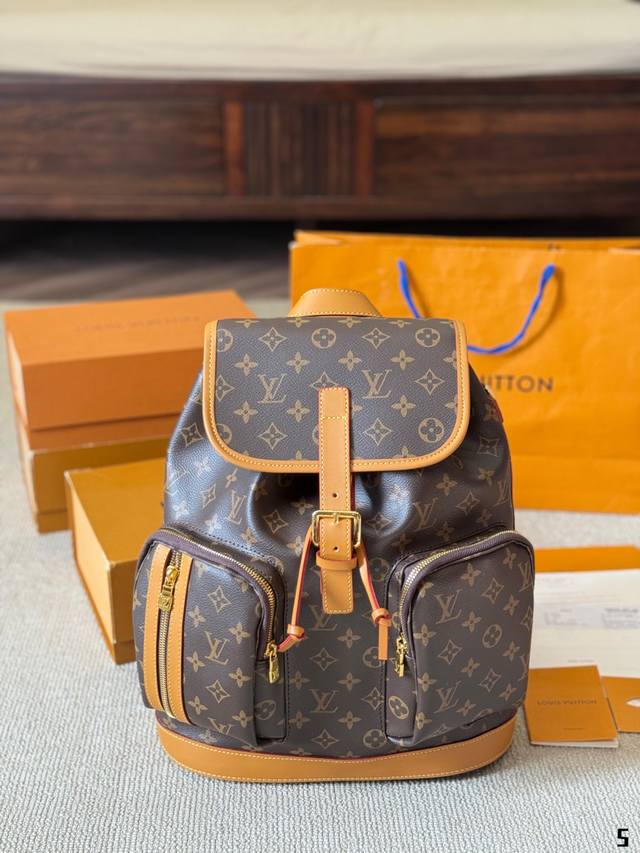 牛皮版本 louis Vuitton Lv Trio 链条 双肩 背包 书包 lv Petite Malle ，这款一出几乎疯抢翻！风格个性时尚 Louis V