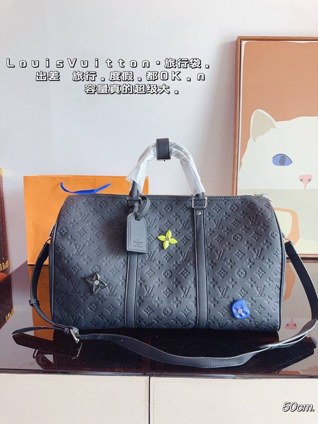 Lv 路易威登 春夏限量新款Keepall 旅行包 一只帅气能装的旅行袋 时尚爆发款火热来袭 经典设计大气可观男女通用款 包包采用原版皮质 超级厚实 耐磨 耐用