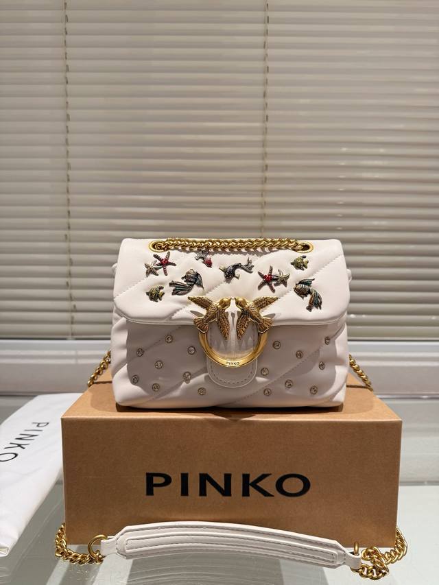 飞机盒pinko 品高燕子包pinko 在平价包包里算是明星喽国他的经典燕子包，是有品味和个性的妹子的最佳选择盛即使在皮具品牌竞争激烈的的意大利，Pinko 仍