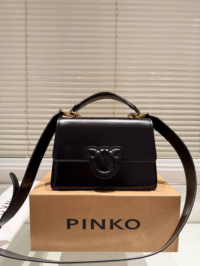 飞机盒pinko 品高燕子包pinko 在平价包包里算是明星喽国他的经典燕子包，是有品味和个性的妹子的最佳选择盛即使在皮具品牌竞争激烈的的意大利，Pinko 仍