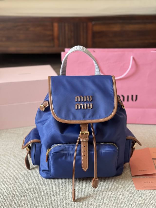 原版布 miumiu小公主就配背这个！ size: 27 38Cm很难不爱啊啊！又奶又千金的感觉！绝对不是小废包哦容量足足的~~出场就是Miumiu小公主！ - 点击图像关闭