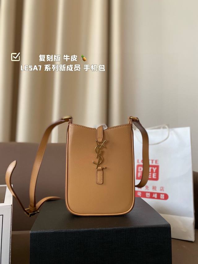 圣罗兰Ysl 复刻版 牛皮 le5A7 系列新成员_手机包∞墙裂推荐这款迷你手机包极简外形＋金属1Ogo扣开合设计！实用又时髦是日常搭配率蛮高的单品 La~尺寸 - 点击图像关闭