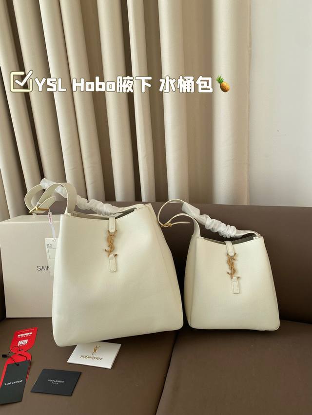 大号 小号 复刻版 牛皮 ysl Hobo腋下 水桶包 Ysi家当之无愧的入门经典款超级耐燥这个皮质真的是我最爱的皮质之一不怕刮牛皮的纹理也有质感 相比金链我更