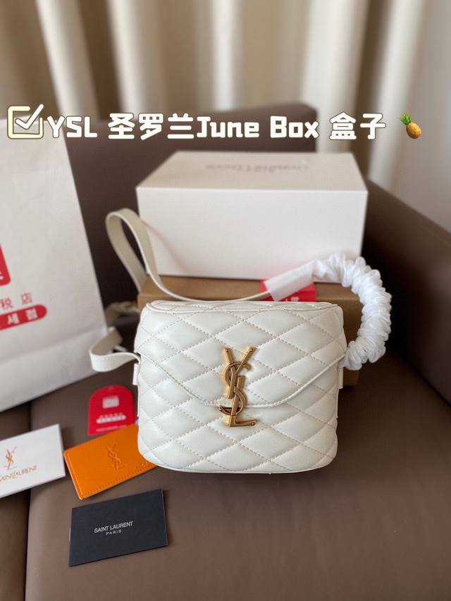 配飞机盒折叠盒子 ysl 圣罗兰新款June Box 盒子包早成已为明星 网红们最爱这的一只 低调却超显高逼气格质 据说是Yslgirt 人必手备 优雅高贵她的