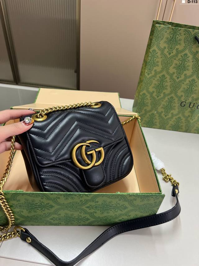 Gucci酷奇方胖子可爱女孩必备小仙女们值得拥有d-113尺寸18×14折叠盒