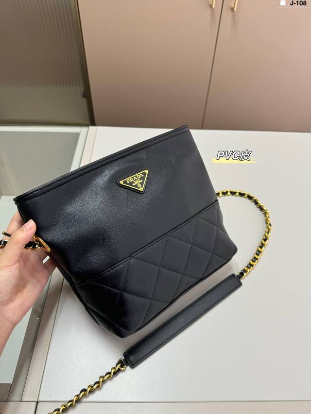 Prada Hobo中古腋下包极简又高级的尼龙链条包实用耐用又好打理！j-108尺寸20×20折叠盒